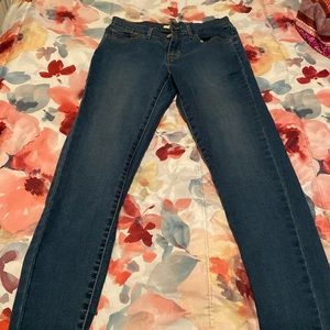 LEVI SUPER SKINNY JEANS size 27